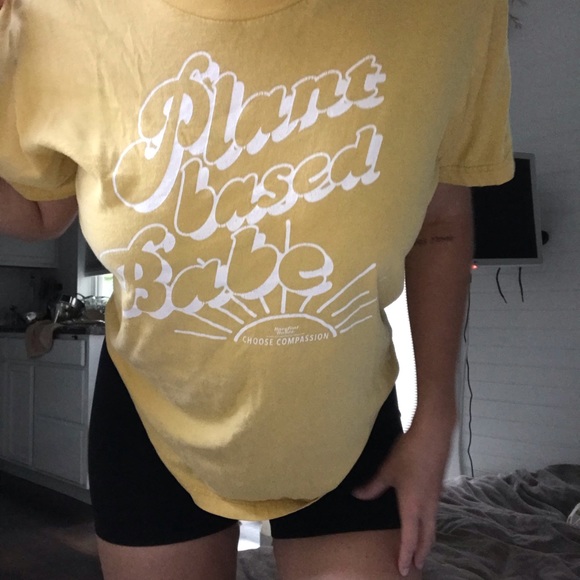 Plant based babe tee (barefoot babes) - Picture 3 of 6